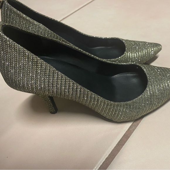 Michael Kors  Glitter Chain Mesh Sparkly Black/Gold Heels 7M - Picture 10 of 16